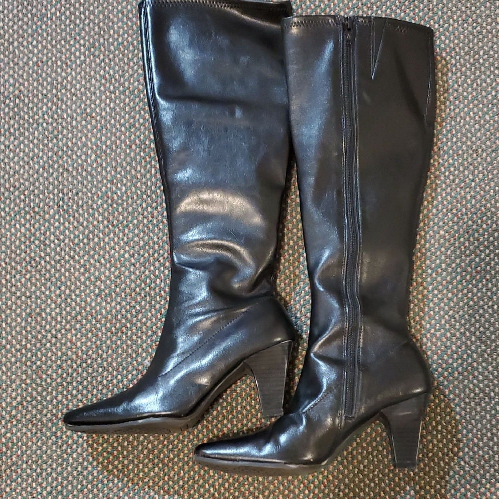 AEROSOLES Black Heeled Boots Lightly Worn always Cared For